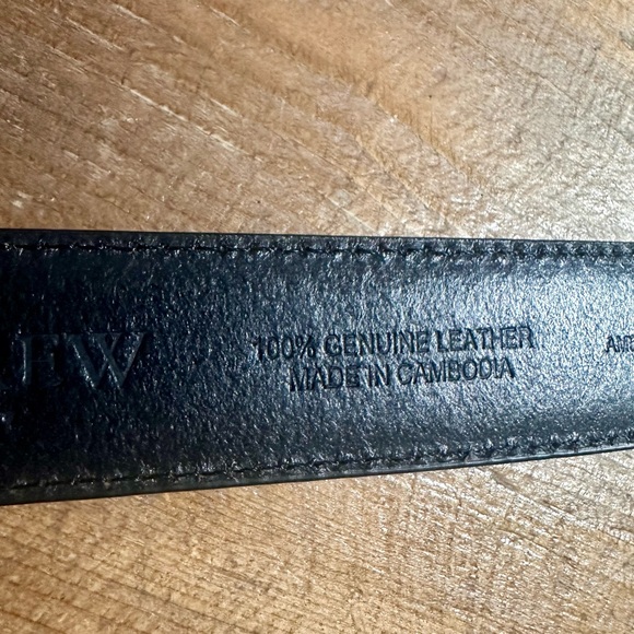 J-crew Men’s square silver buckle, black leather belt. Size 30 - Picture 4 of 5